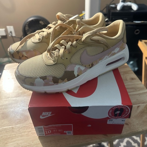 Nike Shoes - Women’s Nike Air Max (BRAND NEW)